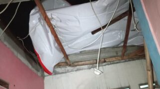 Rumah warga rusak akibat angin kencang di Bogor