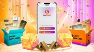 Pengguna membuka blind box emas di aplikasi Lemomo