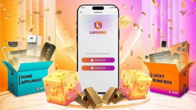 Pengguna membuka blind box emas di aplikasi Lemomo