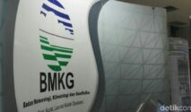 Kepala BMKG Teuku Faisal Fathani menjelaskan kondisi siklon di sekitar Indonesia.