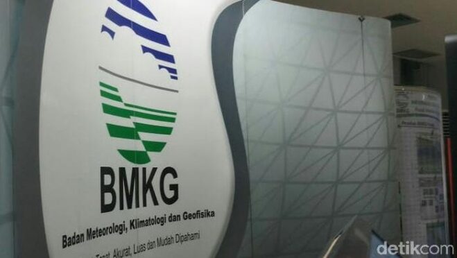 Kepala BMKG Teuku Faisal Fathani menjelaskan kondisi siklon di sekitar Indonesia.