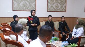 Bupati Probolinggo Mohammad Haris memberikan motivasi kepada taruna SMA Negeri 2 Taruna Bhayangkara Banyuwangi