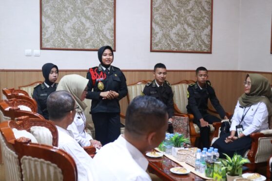 Bupati Probolinggo Mohammad Haris memberikan motivasi kepada taruna SMA Negeri 2 Taruna Bhayangkara Banyuwangi