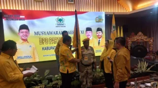 Eva Hestiyawati saat ditetapkan sebagai Ketua DPD Partai Golkar Banyuwangi periode 2026–2031