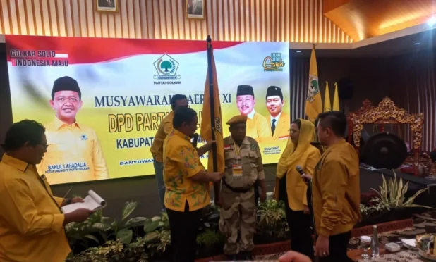 Eva Hestiyawati saat ditetapkan sebagai Ketua DPD Partai Golkar Banyuwangi periode 2026–2031