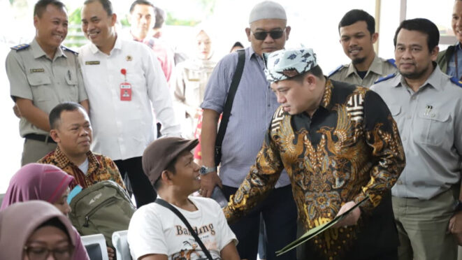Kanwil BPN Jawa Timur memantau penyelesaian tunggakan layanan pertanahan di Banyuwangi