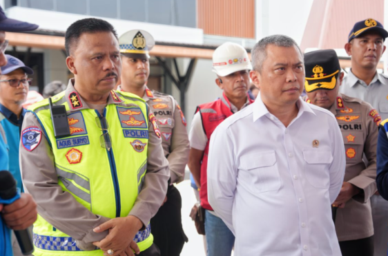 Kakorlantas Polri dan Menteri Perhubungan meninjau jalur darat Surabaya–Banyuwangi