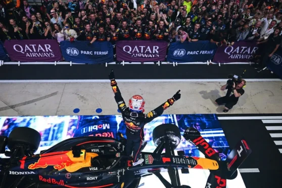 Max Verstappen memimpin balapan dan menang di GP Qatar 2025