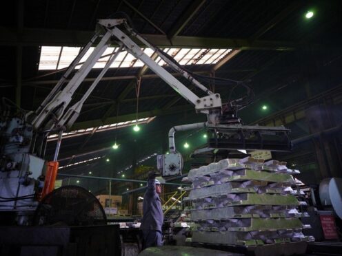 Pabrik pengolahan aluminium INALUM sebagai produsen utama aluminium nasional.