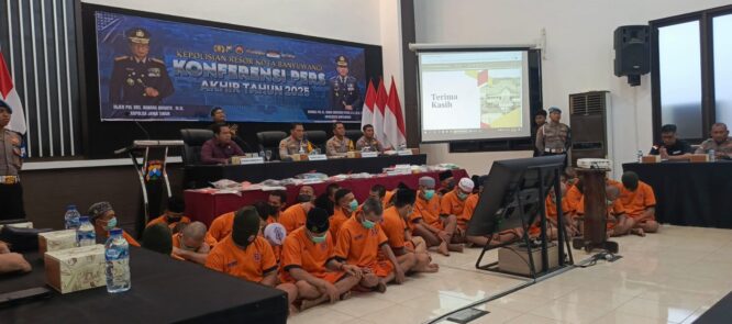 Kapolresta Banyuwangi menyampaikan rilis akhir tahun 2025