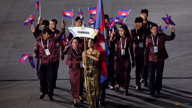 Pasukan Thailand dan Kamboja berjaga di wilayah perbatasan yang memanas.