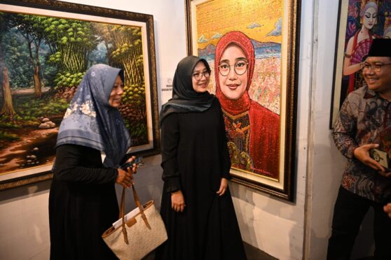 Pameran seni rupa Harjaba ke-254 Banyuwangi menampilkan ratusan karya perupa