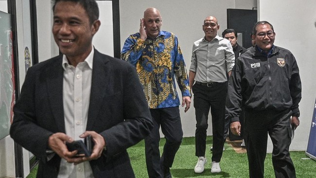 Pengamat sepak bola menilai kontrak calon pelatih Timnas Indonesia berpotensi alot