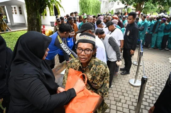 Paket sembako Harjaba ke-254 Banyuwangi menggantikan karangan bunga