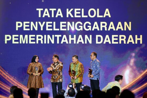Banyuwangi menerima penghargaan tata kelola pemerintahan dari Kemendagri