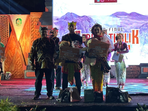 Nadin Izzah Millati Putri dan Alvito Fadhil Musyaffa usai dinobatkan sebagai Jebeng Thulik Banyuwangi 2025.