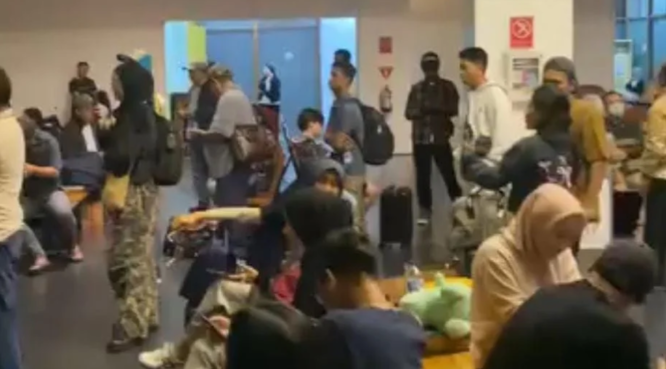 Penumpang Penerbangan Pesawat Super Air Jet Banyuwangi ke Jakarta