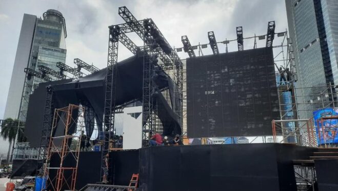 Keramaian malam Tahun Baru di Bundaran HI Jakarta