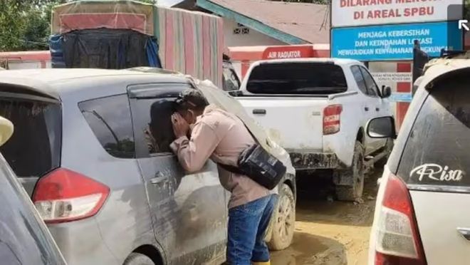Polisi Aceh Tamiang melakukan penyisiran lokasi usai banjir untuk memverifikasi isu viral.