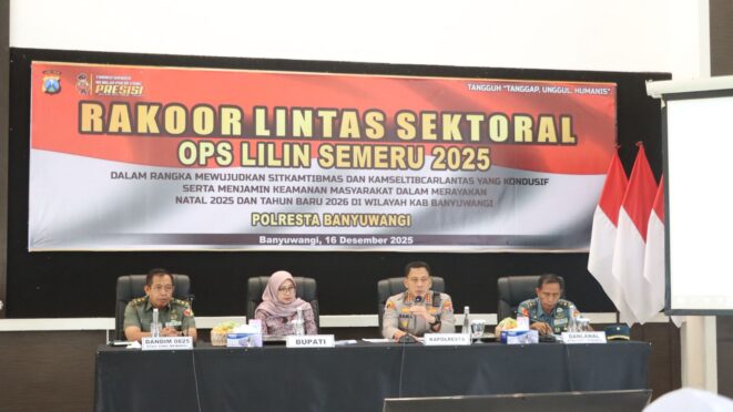 Rapat koordinasi lintas sektoral pengamanan Natal dan Tahun Baru di Banyuwangi.