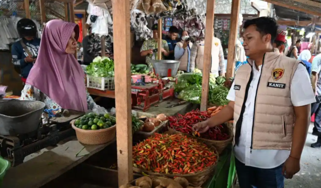 Satgas Pangan Banyuwangi melakukan sidak pasar jelang Natal dan Tahun Baru