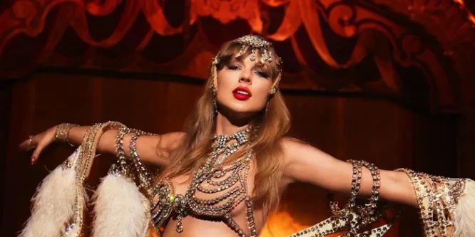 Taylor Swift bersama kru Eras Tour