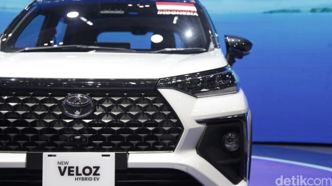 Toyota Veloz Hybrid meluncur di GJAW
