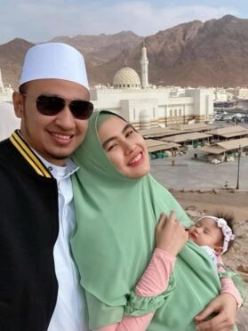 Kartika Putri dan Habib Usman menyambut kelahiran anak ketiga mereka bernama Muhammad Ali.