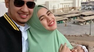 Kartika Putri dan Habib Usman menyambut kelahiran anak ketiga mereka bernama Muhammad Ali.