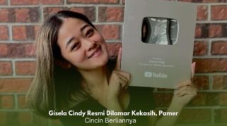 Gisela Cindy memamerkan cincin berlian setelah dilamar kekasihnya