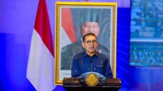 Joko Anwar menerima gelar Ksatria Seni Budaya Prancis