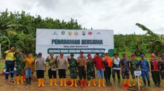 Penanaman pohon di Pesanggaran Banyuwangi
