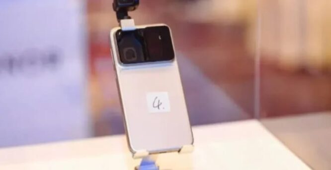 Honor Robot Phone dengan kamera belakang bergerak