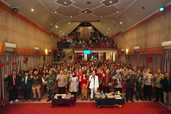 Bupati Ipuk menghadiri perayaan Natal di GBI Filadelfia Rogojampi