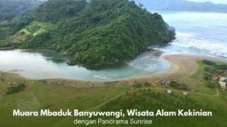 Muara Mbaduk Banyuwangi dengan pemandangan muara sungai dan pegunungan hijau