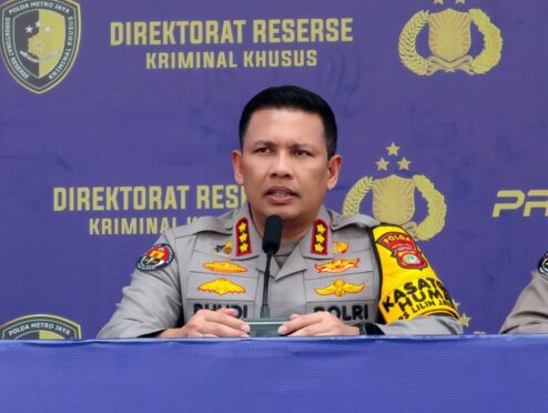 Inara Rusli saat berada di Polda Metro Jaya terkait pencabutan laporan penipuan