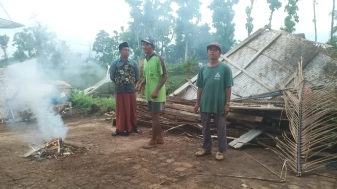 Angin Kencang di Banyuwangi rusak rumah warga