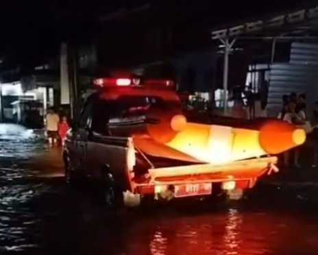 Banjir akibat hujan deras merendam permukiman warga di Banyuwangi