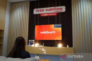 Petugas Telkomsel menangani gangguan layanan data dan IndiHome