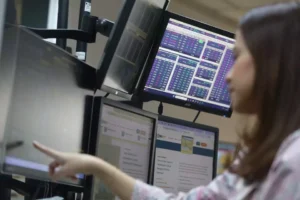 Pergerakan saham ASII dan UNTR di bursa