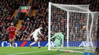 Blunder Szoboszlai saat Liverpool vs Barnsley