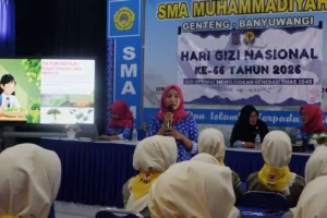 Dewi Rofiatul Jannah DPC Persagi Banyuwangi saat menyampaikan materi tentang gizi seimbang.