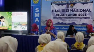 Dewi Rofiatul Jannah DPC Persagi Banyuwangi saat menyampaikan materi tentang gizi seimbang.