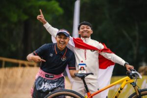 Harwin Arianto bersama atlet sepeda indonesia