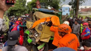 Kendaraan yang terlibat kecelakaan beruntun di Banyuwangi