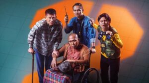 Penonton memadati bioskop untuk menonton film Agak Laen Menyala Pantiku