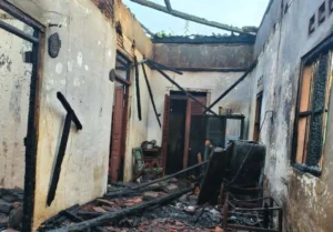 Kondisi rumah yang terbakar di dusun dadapan, banyuwangi