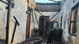 Kondisi rumah yang terbakar di dusun dadapan, banyuwangi