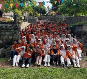 SMK Muhammadiyah 6 Rogojampi gelar Team Building Together we win di pascamp park banyuwangi
