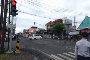 Traffic Light baru di Simpang 4 Desa Gladag, Kecamatan Rogojampi resmi aktif.